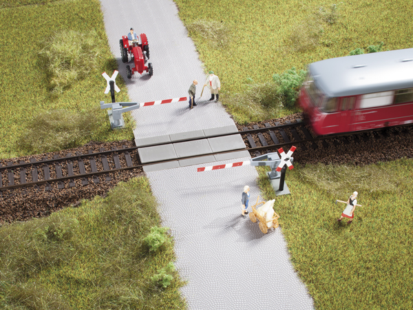 Level crossing with half-barrier<br /><a href='images/pictures/Auhagen/41625.jpg' target='_blank'>Full size image</a>